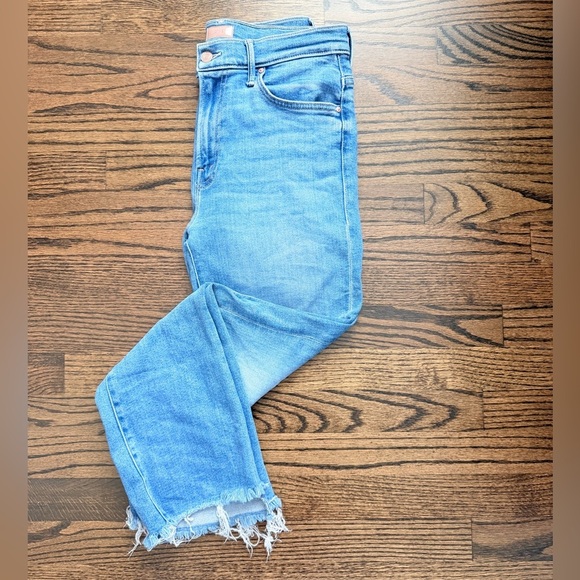 MOTHER Denim - MOTHER - The Insider Crop Step Fray - Out of the Blue - size 28
